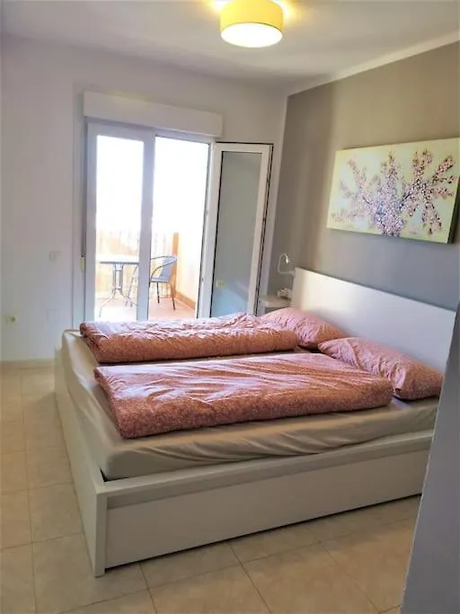 Sea View With Balcony. Queen Size Bed. High Speed Internet Aguadulce  Apartment Aguadulce (Almeria)