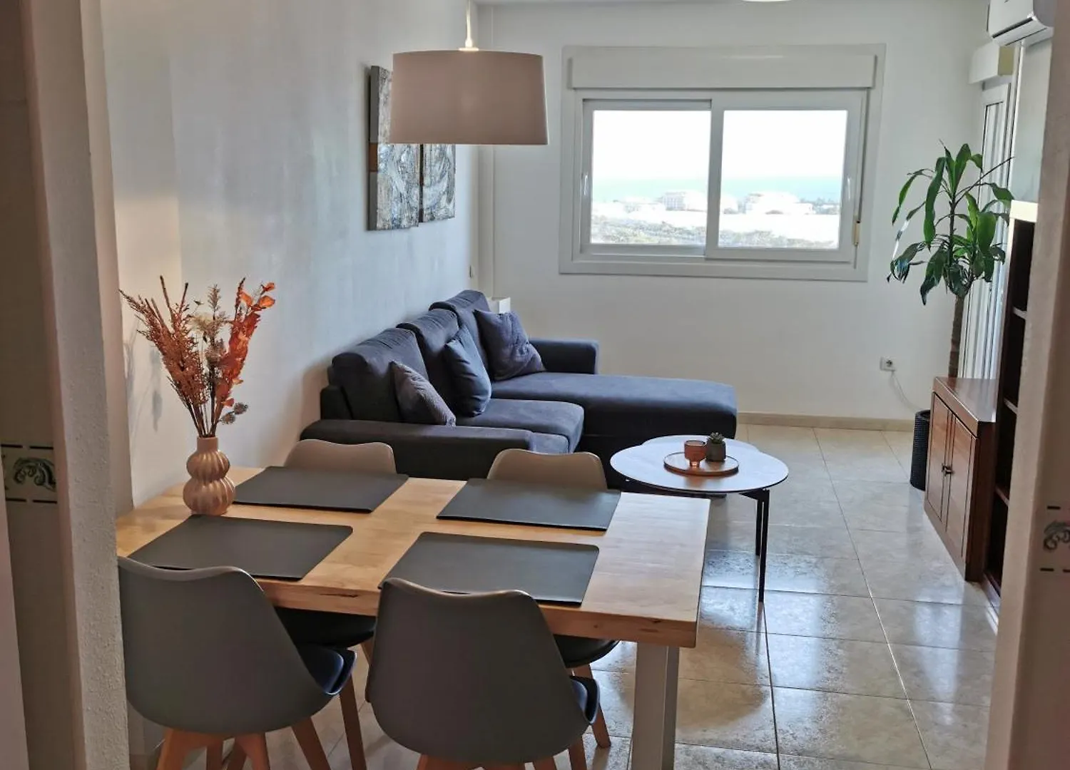 Apartment Sea View With Balcony. Queen Size Bed. High Speed Internet Aguadulce